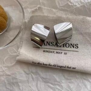 Блестящие геометрические серьги