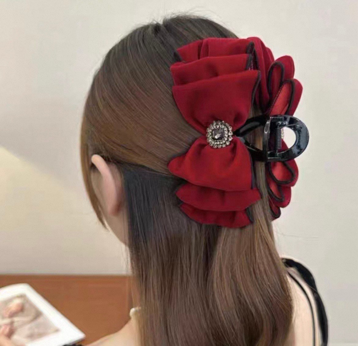 Заколка-крабик с красным бантом — изображение 2